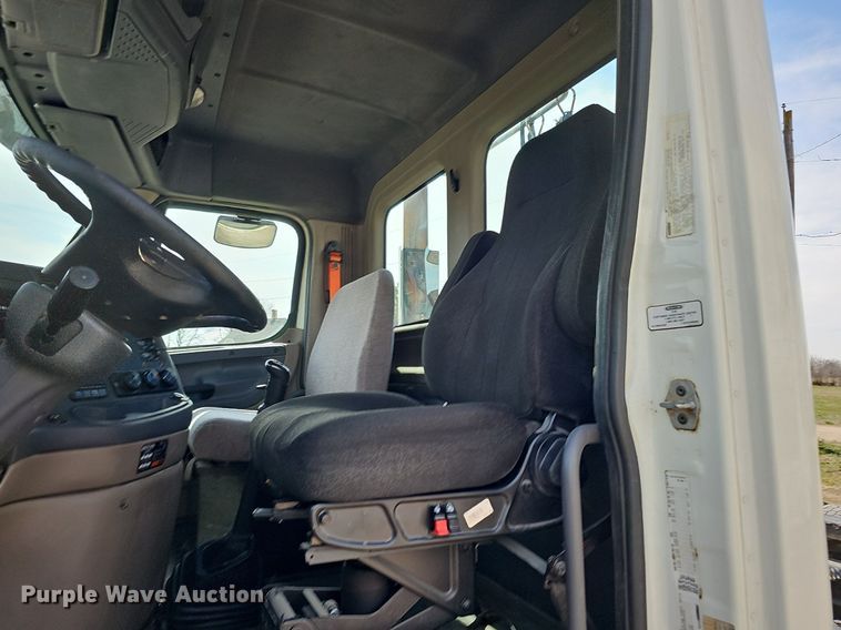 image for item DQ8694 2015 Freightliner Cascadia 125 semi truck