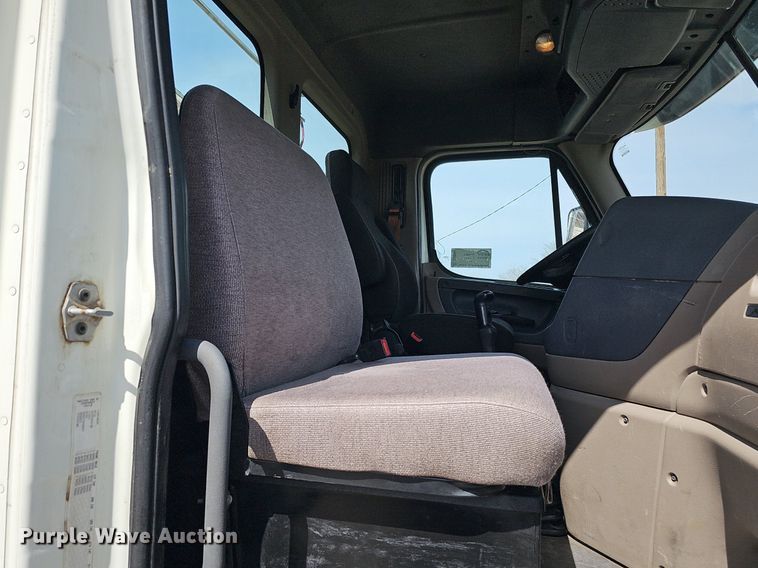 image for item DQ8694 2015 Freightliner Cascadia 125 semi truck