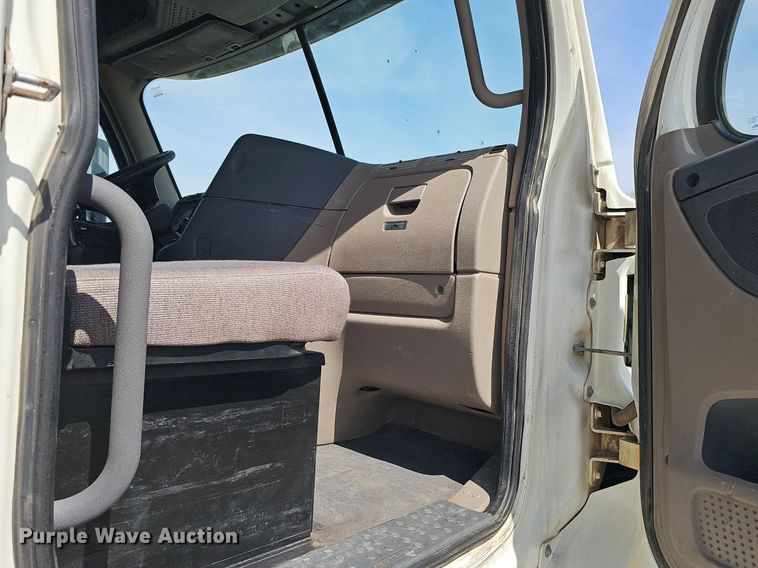 image for item DQ8694 2015 Freightliner Cascadia 125 semi truck