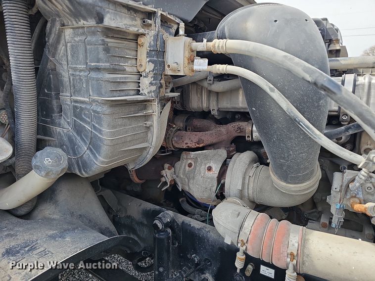 image for item DQ8694 2015 Freightliner Cascadia 125 semi truck