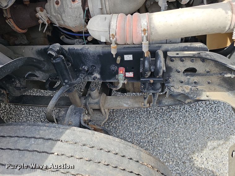 image for item DQ8694 2015 Freightliner Cascadia 125 semi truck