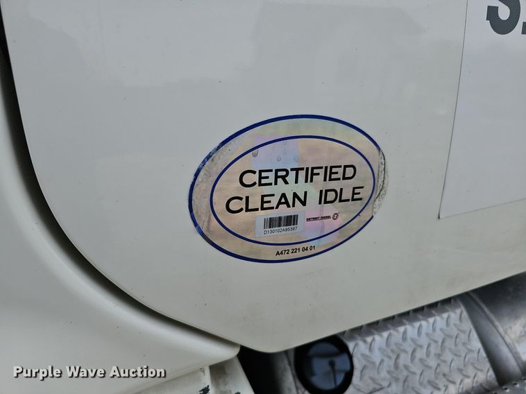 image for item DQ8694 2015 Freightliner Cascadia 125 semi truck