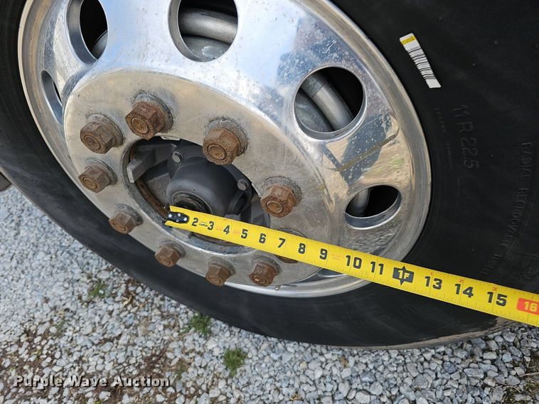 image for item DQ8694 2015 Freightliner Cascadia 125 semi truck