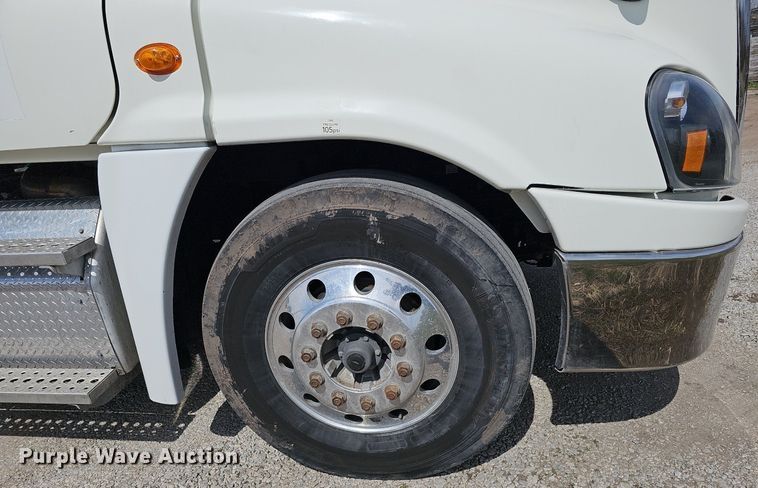 image for item DQ8694 2015 Freightliner Cascadia 125 semi truck