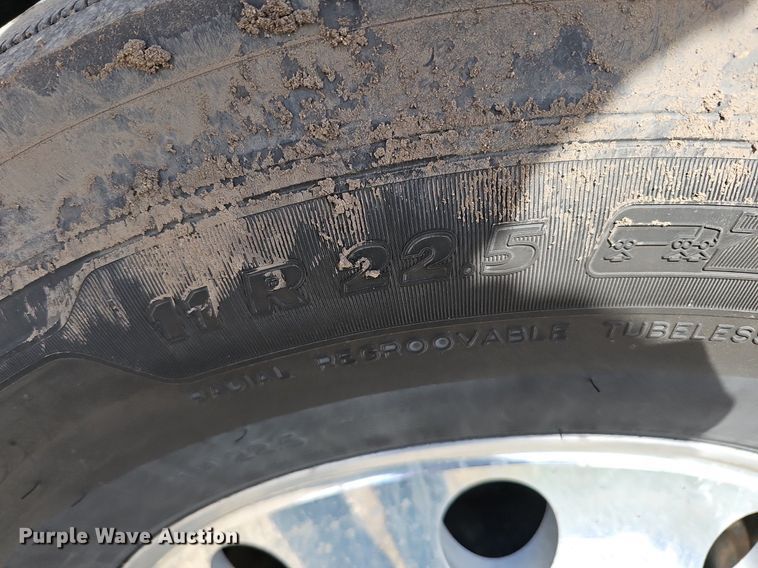 image for item DQ8694 2015 Freightliner Cascadia 125 semi truck