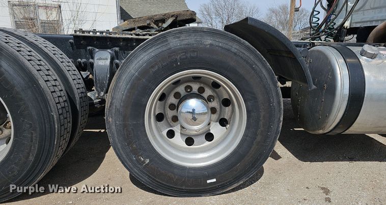 image for item DQ8694 2015 Freightliner Cascadia 125 semi truck