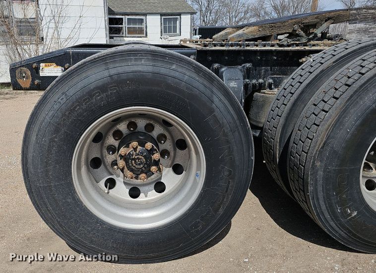 image for item DQ8694 2015 Freightliner Cascadia 125 semi truck