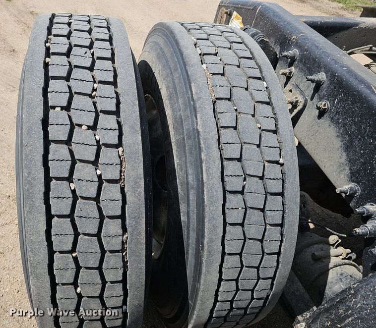 image for item DQ8694 2015 Freightliner Cascadia 125 semi truck