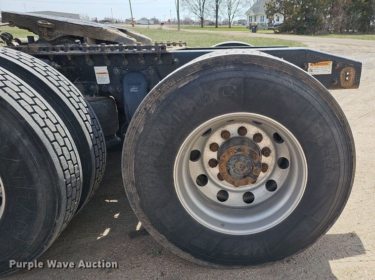 image for item DQ8694 2015 Freightliner Cascadia 125 semi truck