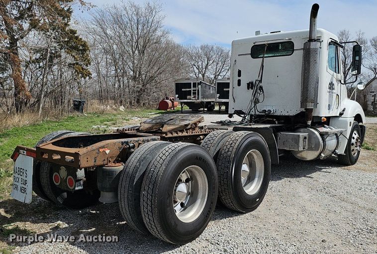 image for item DQ8695 2007 Freightliner Columbia semi truck