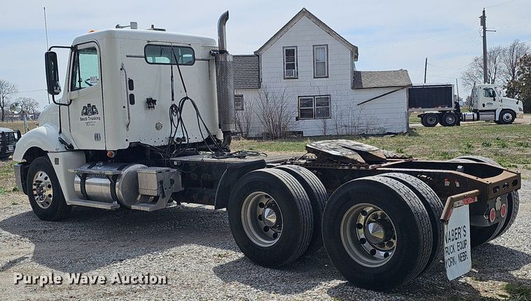 image for item DQ8695 2007 Freightliner Columbia semi truck