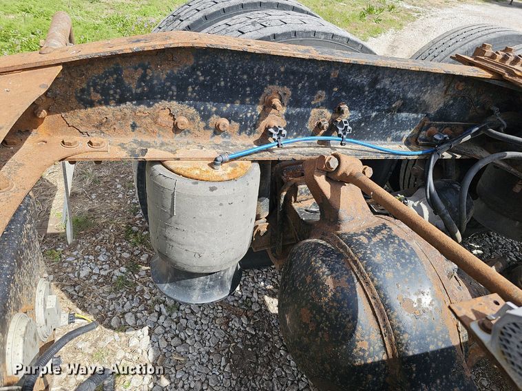 image for item DQ8695 2007 Freightliner Columbia semi truck