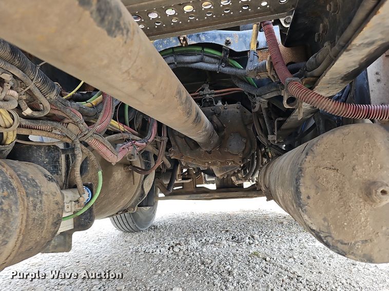 image for item DQ8695 2007 Freightliner Columbia semi truck