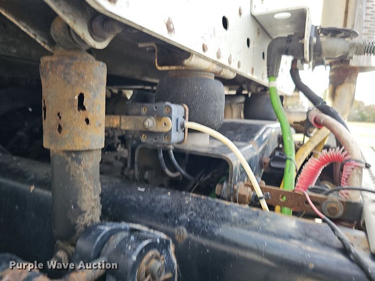 image for item DQ8695 2007 Freightliner Columbia semi truck