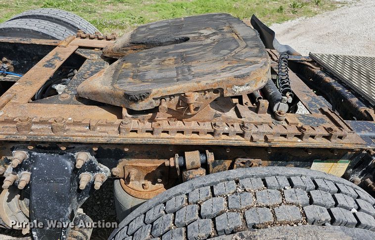 image for item DQ8695 2007 Freightliner Columbia semi truck