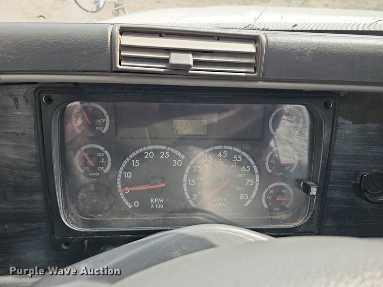 image for item DQ8695 2007 Freightliner Columbia semi truck