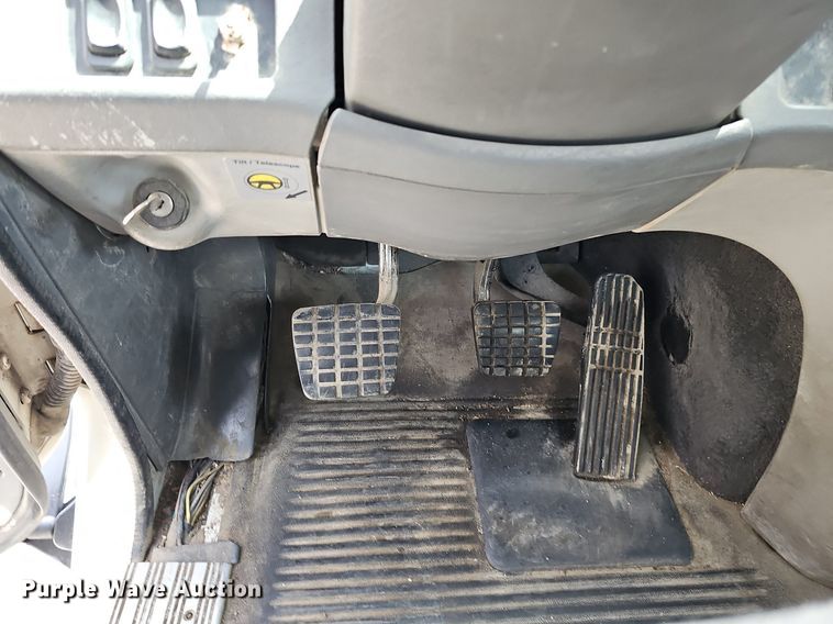 image for item DQ8695 2007 Freightliner Columbia semi truck