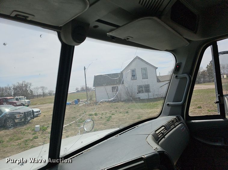 image for item DQ8695 2007 Freightliner Columbia semi truck