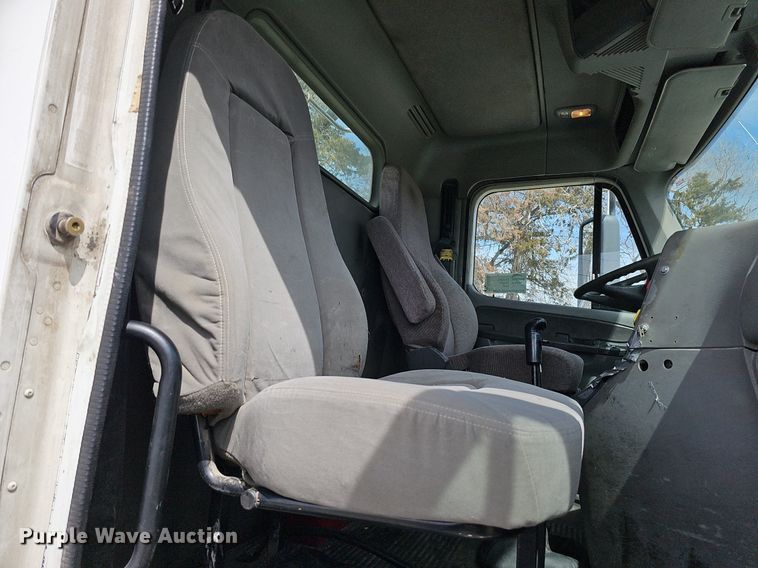 image for item DQ8695 2007 Freightliner Columbia semi truck