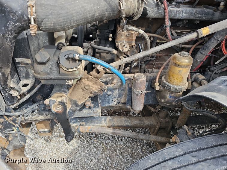 image for item DQ8695 2007 Freightliner Columbia semi truck