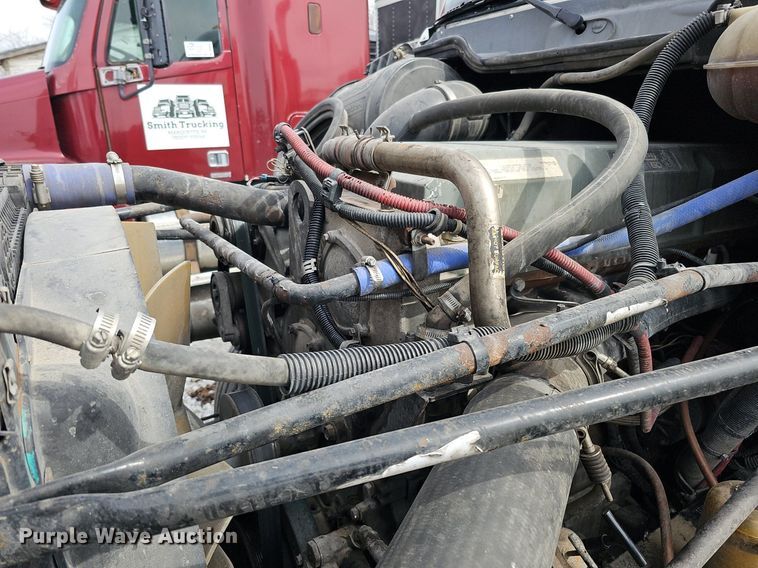 image for item DQ8695 2007 Freightliner Columbia semi truck