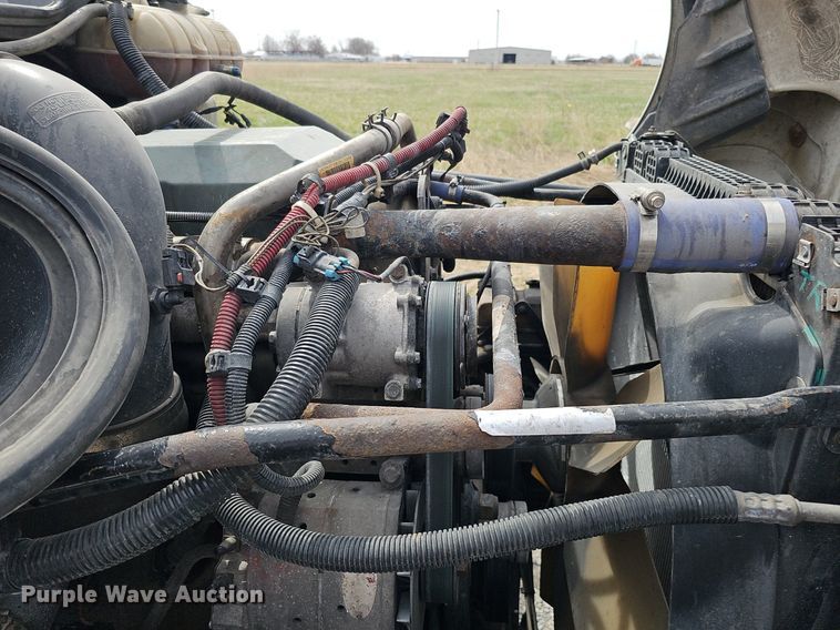 image for item DQ8695 2007 Freightliner Columbia semi truck