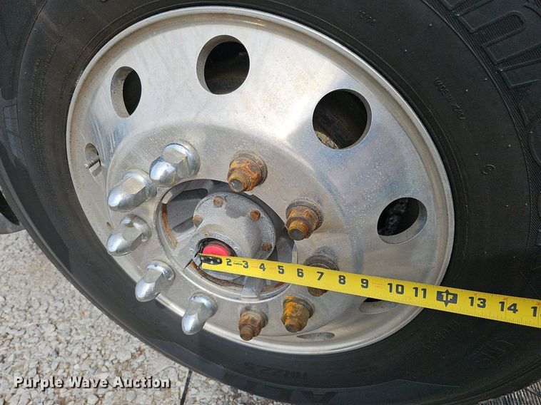 image for item DQ8695 2007 Freightliner Columbia semi truck