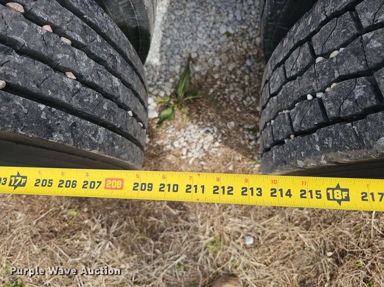 image for item DQ8695 2007 Freightliner Columbia semi truck