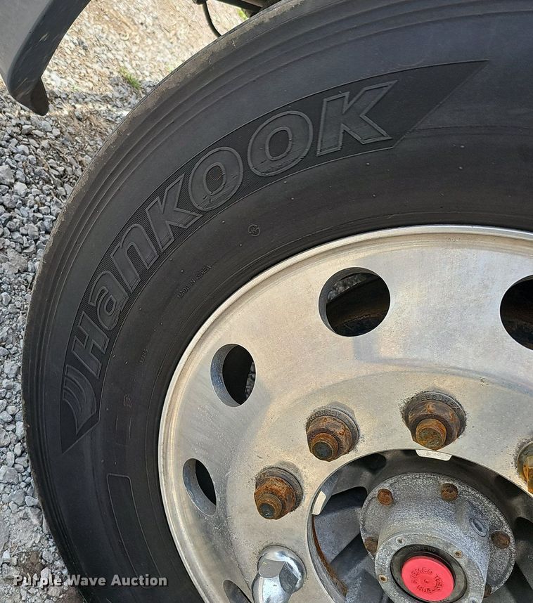 image for item DQ8695 2007 Freightliner Columbia semi truck