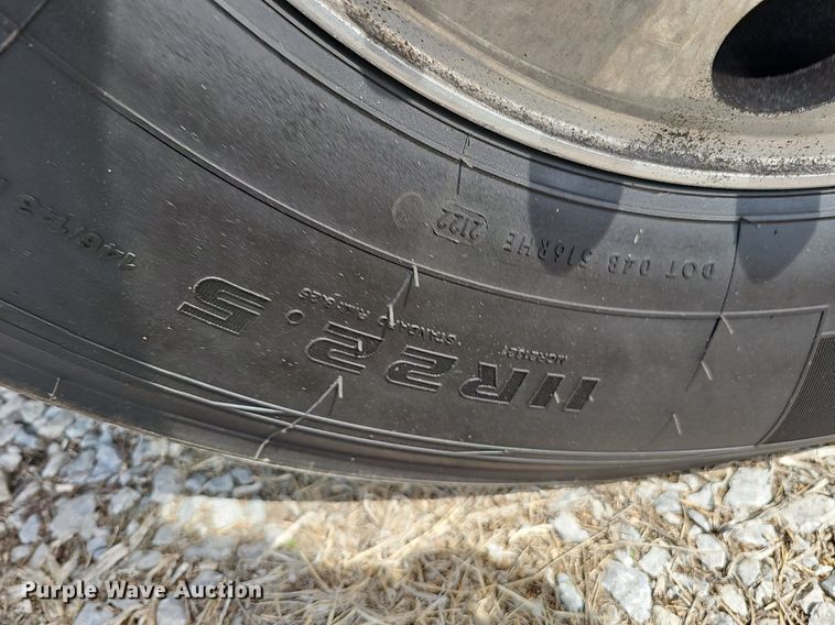 image for item DQ8695 2007 Freightliner Columbia semi truck