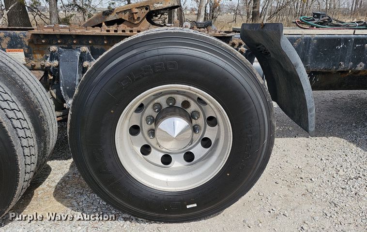 image for item DQ8695 2007 Freightliner Columbia semi truck