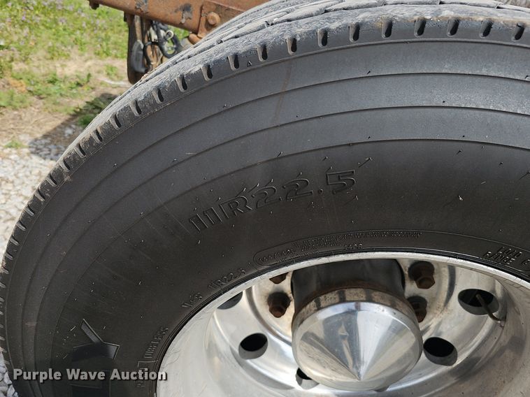 image for item DQ8695 2007 Freightliner Columbia semi truck