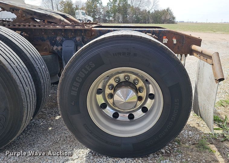 image for item DQ8695 2007 Freightliner Columbia semi truck