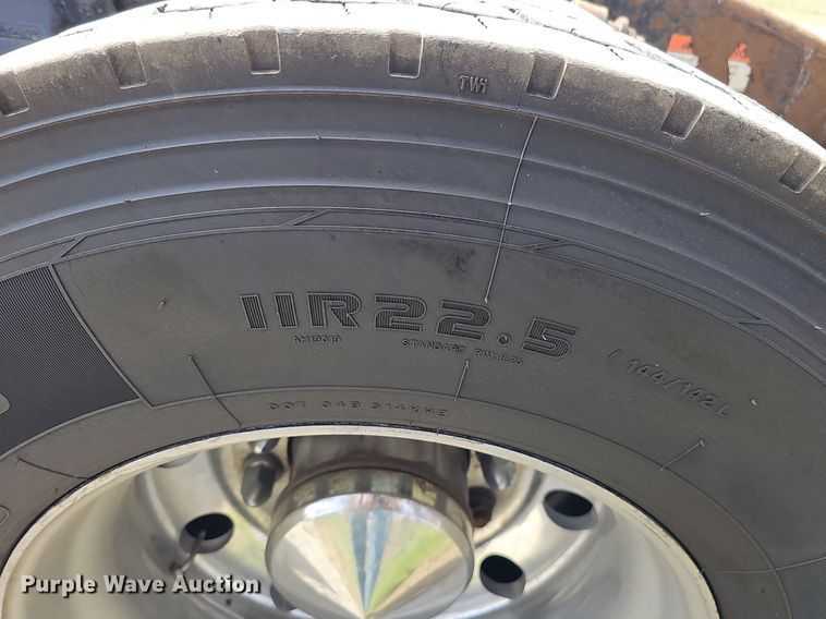 image for item DQ8695 2007 Freightliner Columbia semi truck