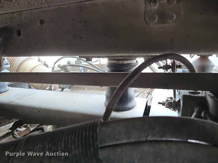 image for item DQ8696 2013 Freightliner Cascadia semi truck