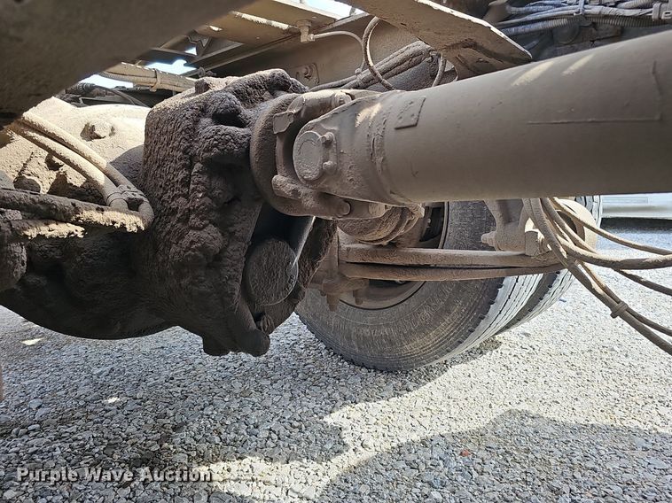 image for item DQ8696 2013 Freightliner Cascadia semi truck