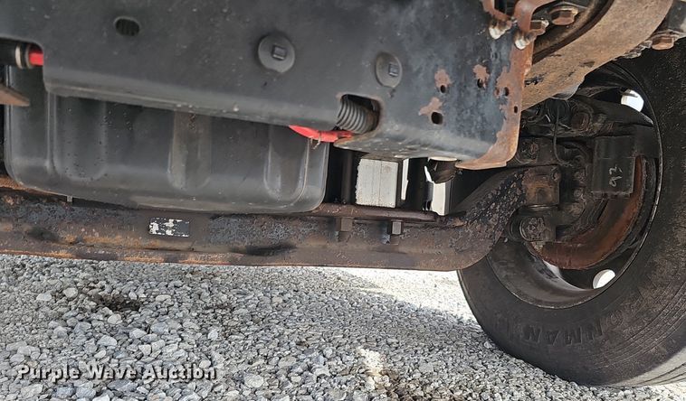 image for item DQ8696 2013 Freightliner Cascadia semi truck