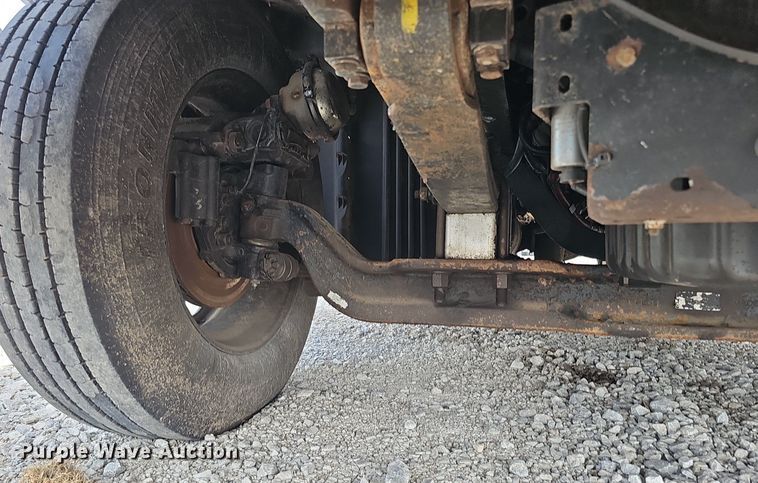 image for item DQ8696 2013 Freightliner Cascadia semi truck