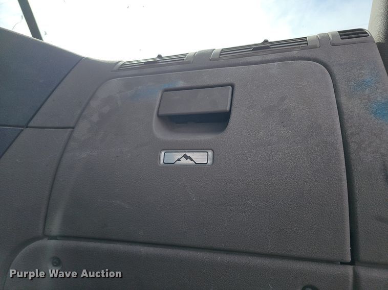 image for item DQ8696 2013 Freightliner Cascadia semi truck