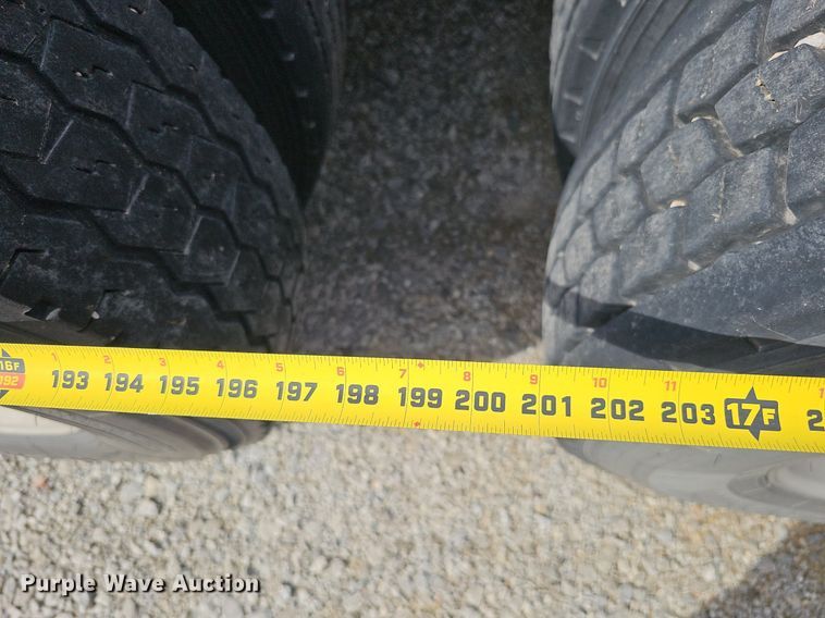 image for item DQ8696 2013 Freightliner Cascadia semi truck