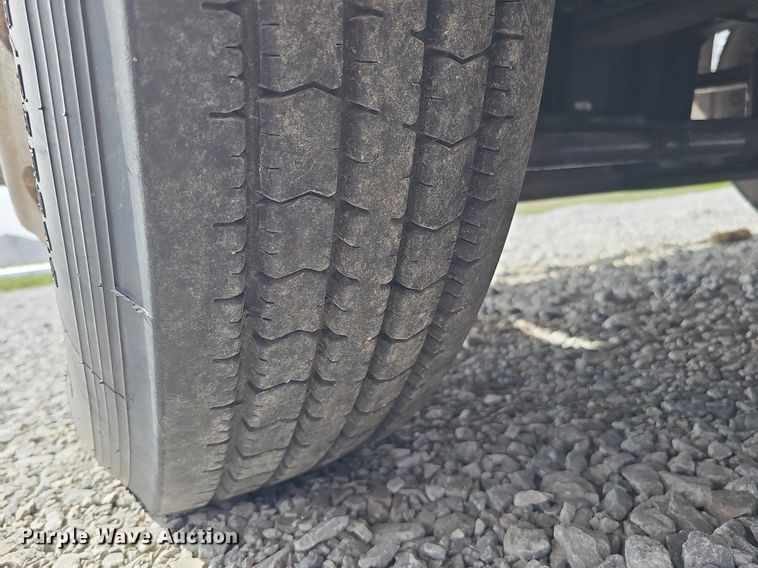 image for item DQ8696 2013 Freightliner Cascadia semi truck