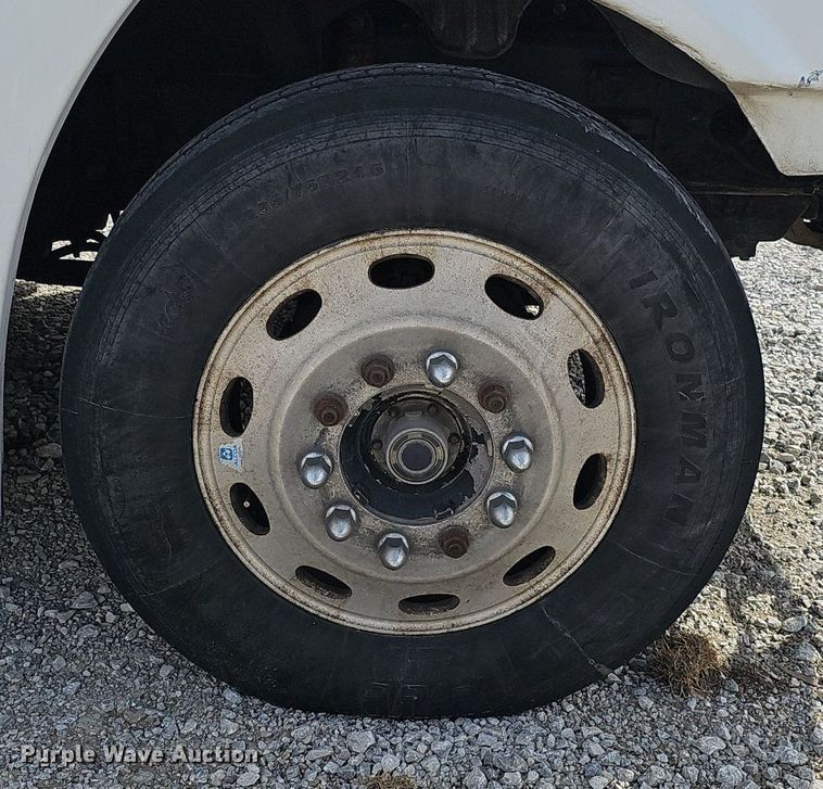 image for item DQ8696 2013 Freightliner Cascadia semi truck