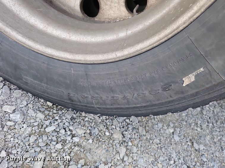 image for item DQ8696 2013 Freightliner Cascadia semi truck