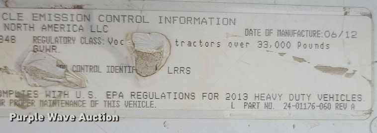 image for item DQ8696 2013 Freightliner Cascadia semi truck