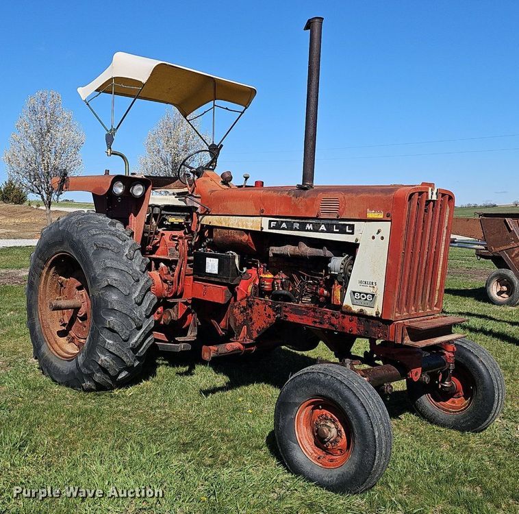 image for item DQ8700 Farmall F 806D tractor