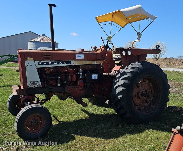 image for item DQ8700 Farmall F 806D tractor