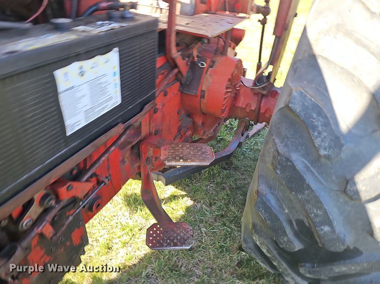 image for item DQ8700 Farmall F 806D tractor