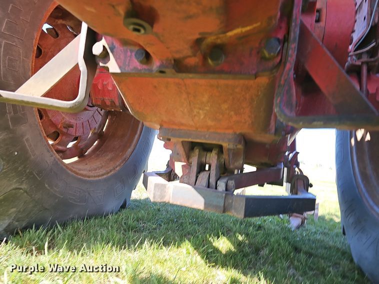 image for item DQ8700 Farmall F 806D tractor