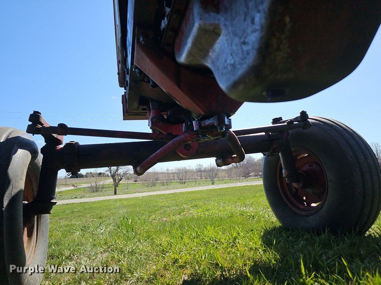 image for item DQ8700 Farmall F 806D tractor