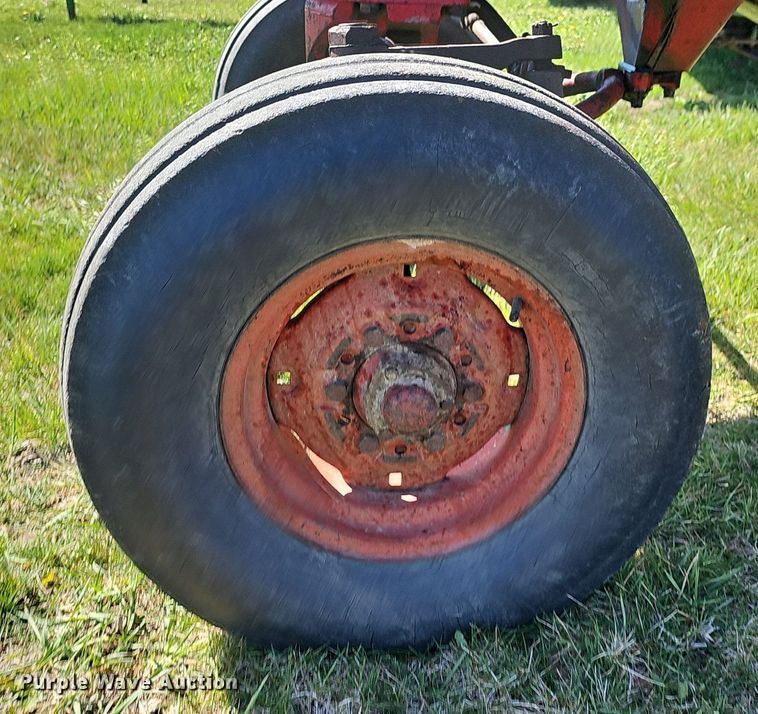 image for item DQ8700 Farmall F 806D tractor